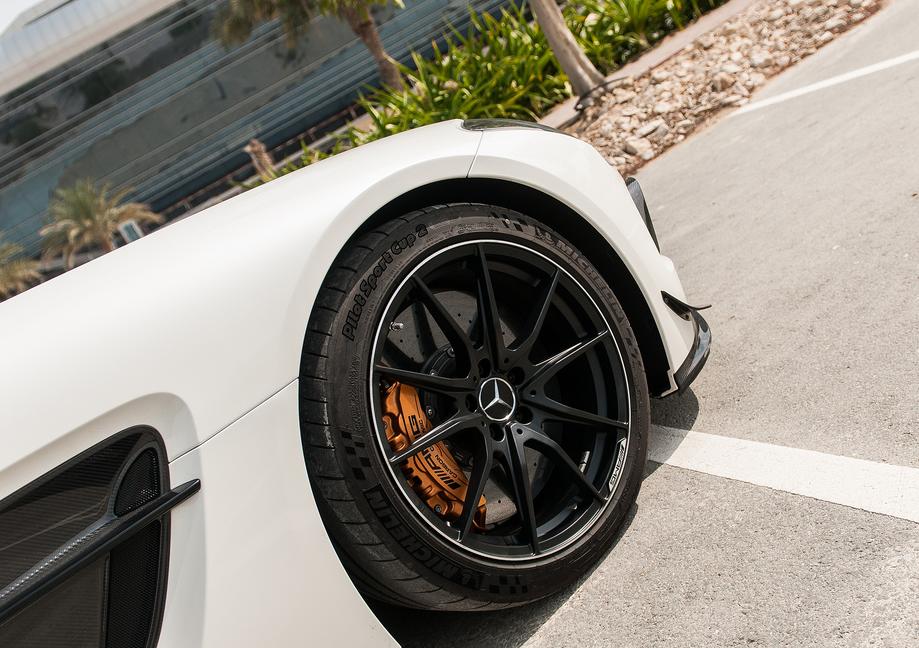 Mercedes-SLS-AMG-Black-series-wheels-black (1)