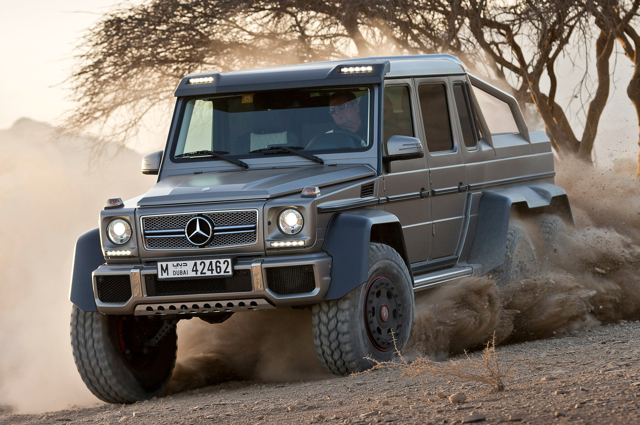 6x6-amg-front-roof-spoiler-with-led-lights-for-g-class (6)