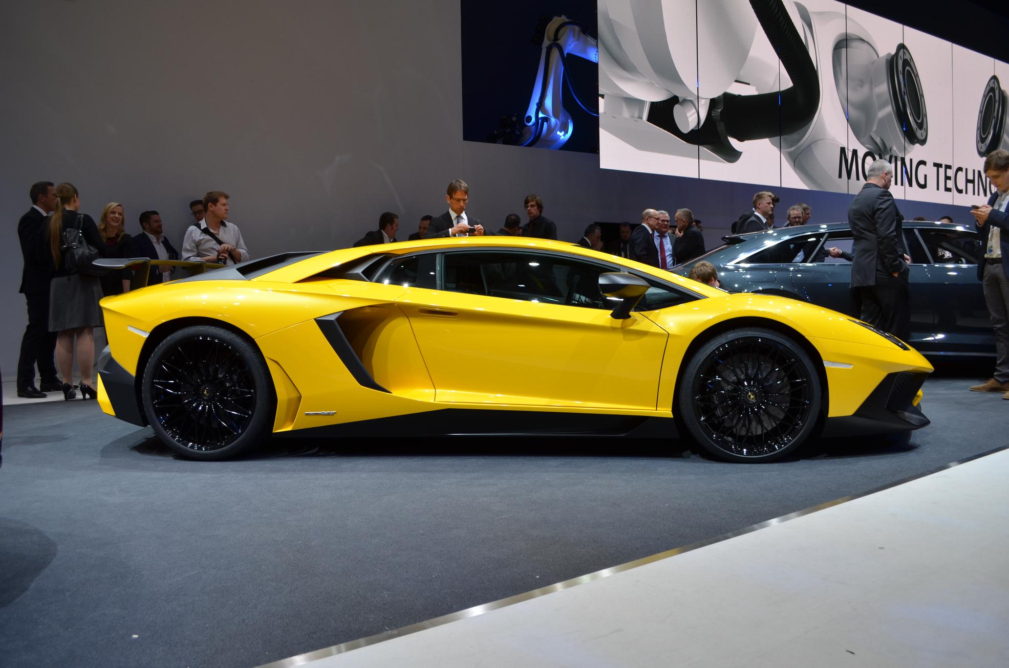 Lamborghini-Aventador-LP-750-SV-carbon-body-kit (2)