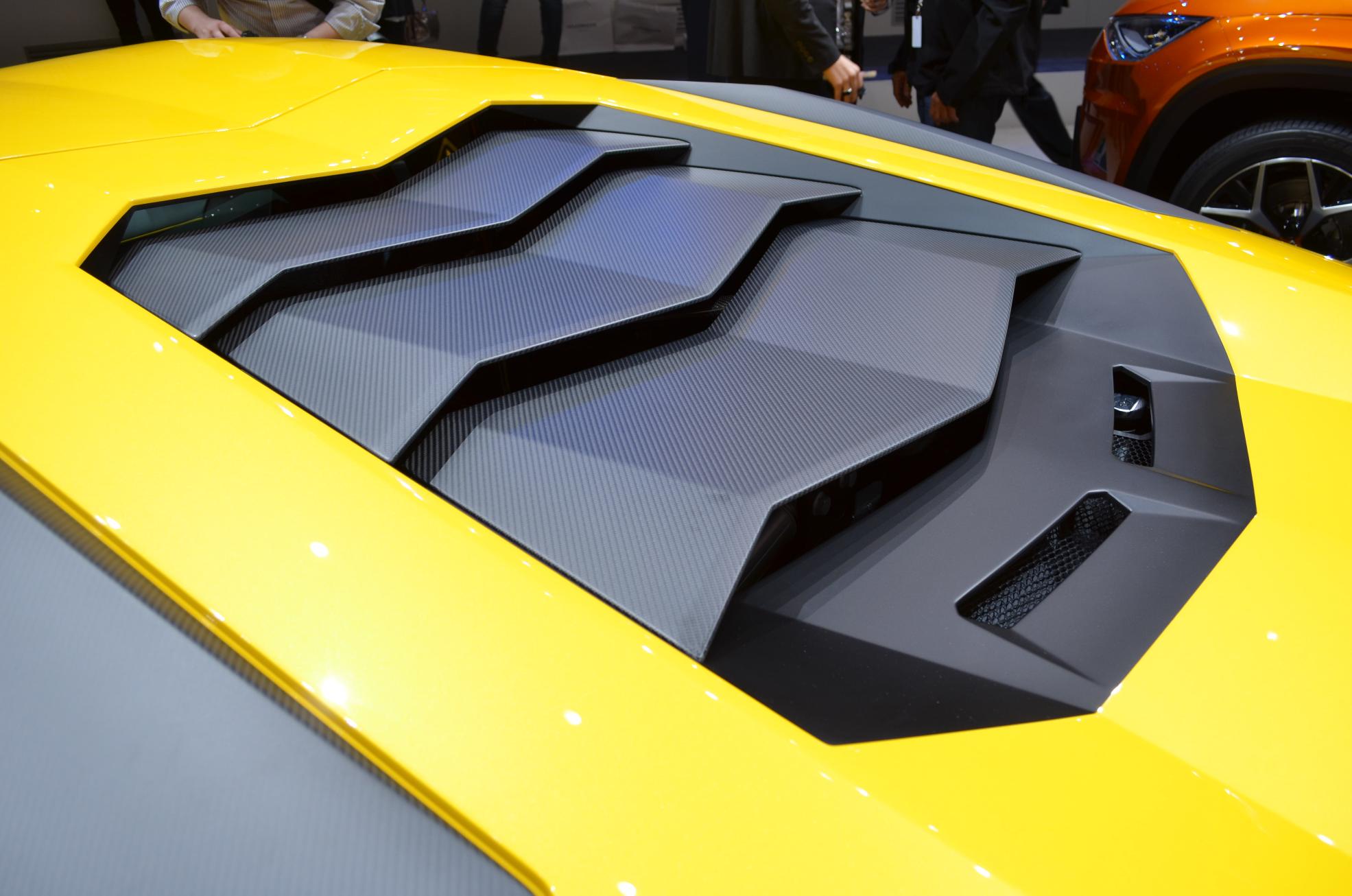 Lamborghini-Aventador-LP-750-SV-carbon-body-kit (7)