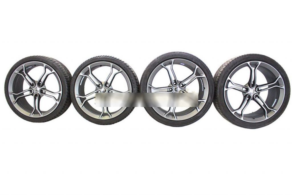 MCLAREN LIGHT WEIGHT STEALTH ALLOY WHEELS WITH DEMO TYRES (3)