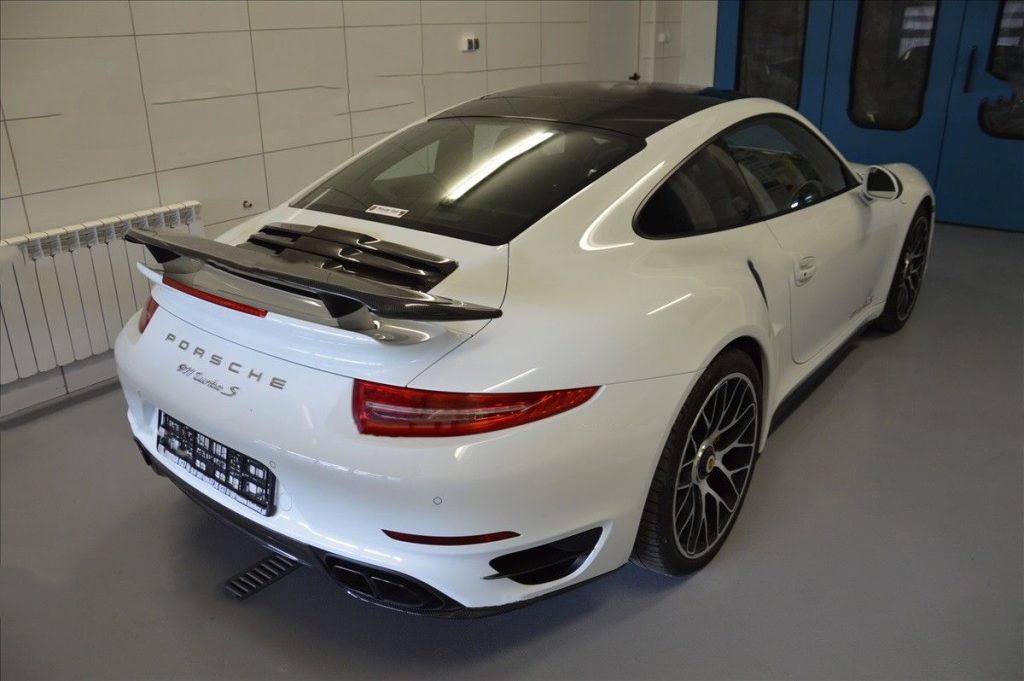 Porsche-911-991-Turbo-S-Rear-tailpipes-carbon-frames (1)