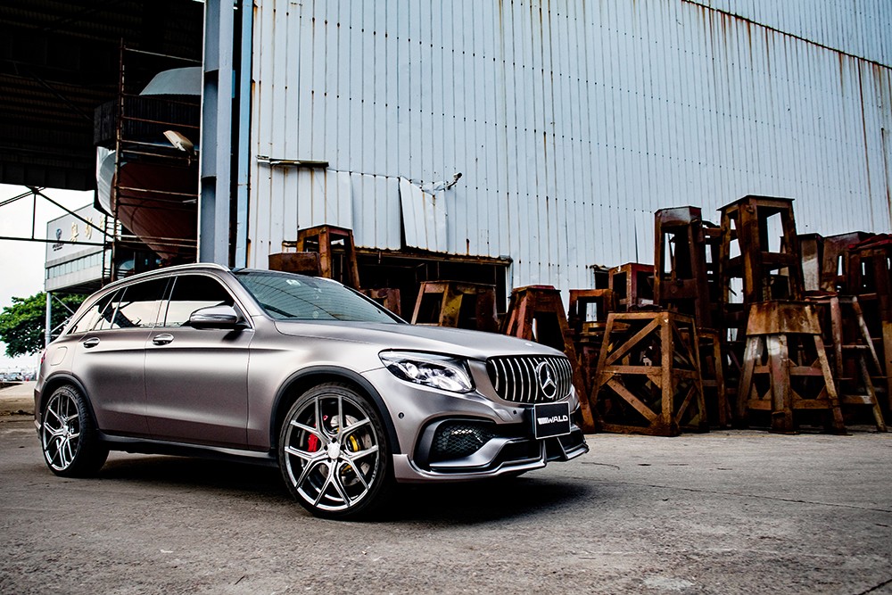 mercedes-glc-class-black-bison-tuned-by-wald-has-a-nose-implant_3