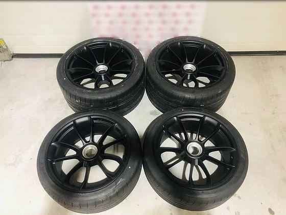 Porsche GT2 RS Forged Wheels OEM with tire